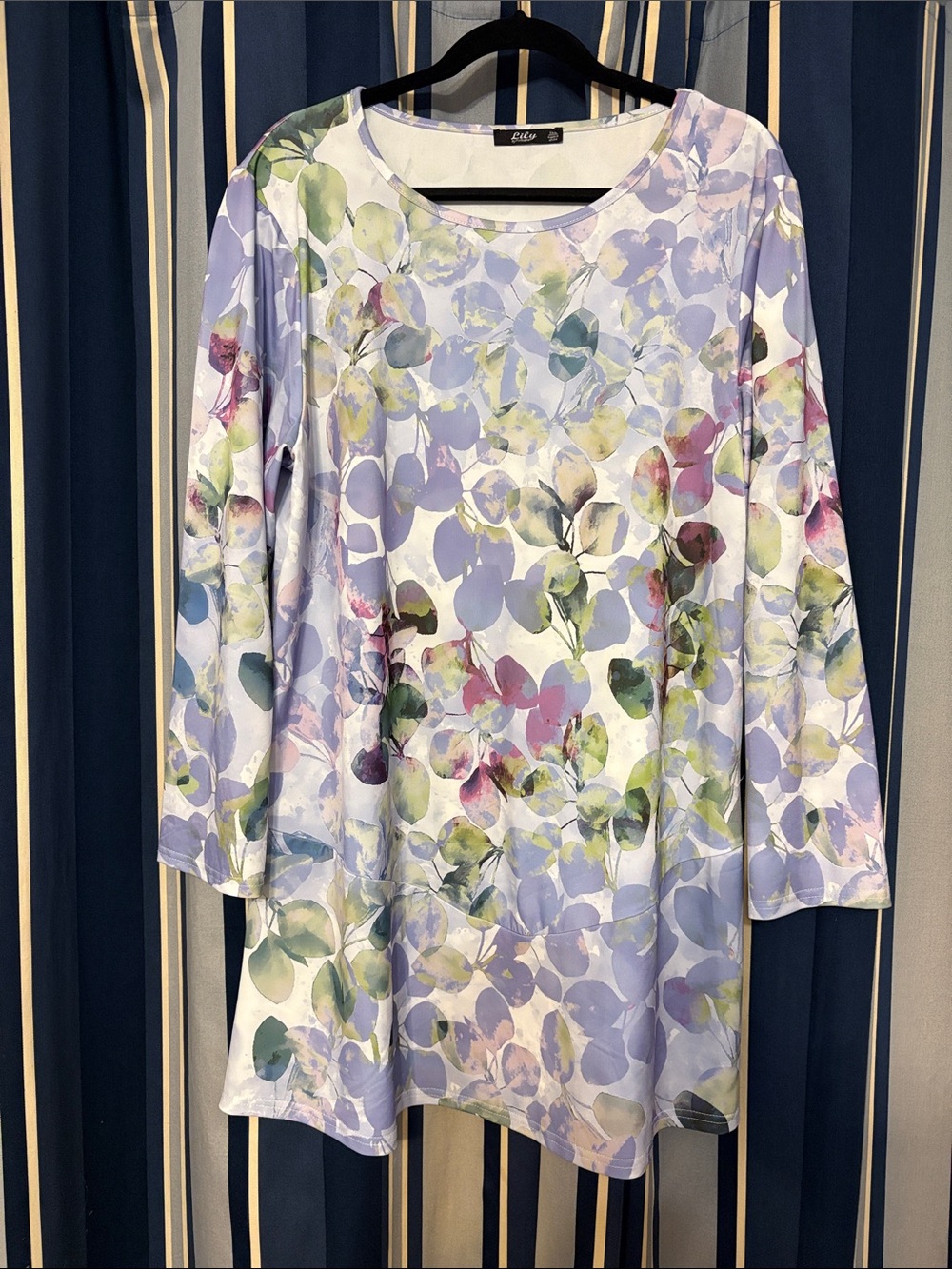 Floral tunic, Lily 1XL. Purple and green on white.